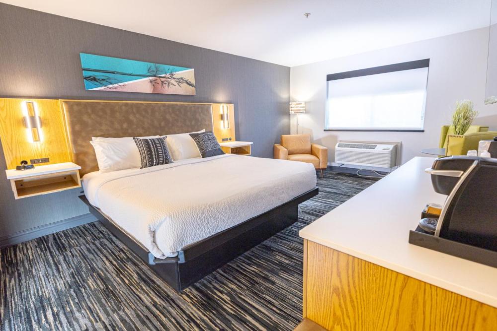 Creekside Hotel & Suites