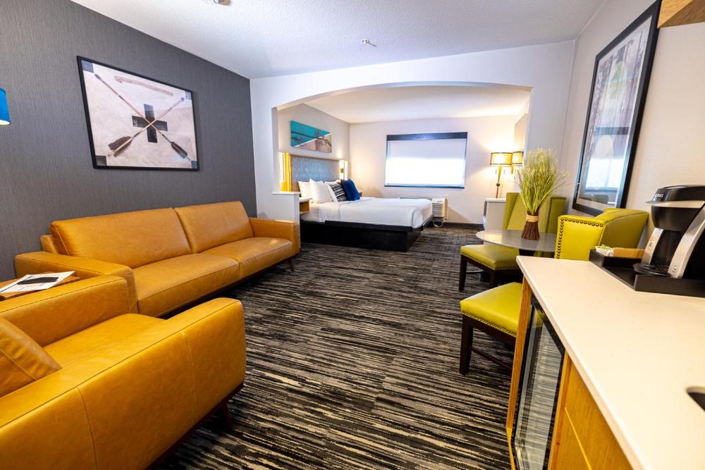 Deluxe Double Room (2 Adults + 1 Child) interior